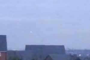 UFO filmed flying over Nuneaton, UK on January 12, 2013
